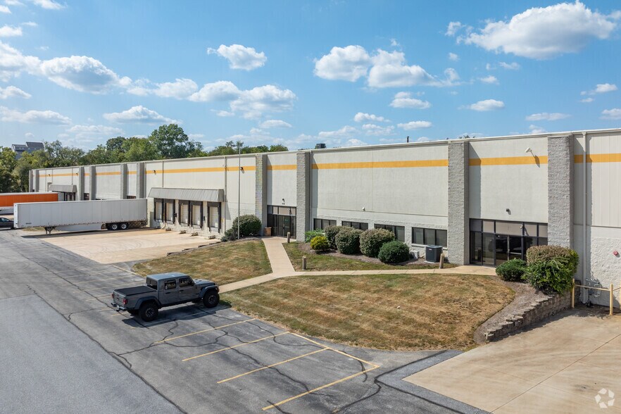 More Photos Of 495 E Locust Ln, York Warehouse For Lease