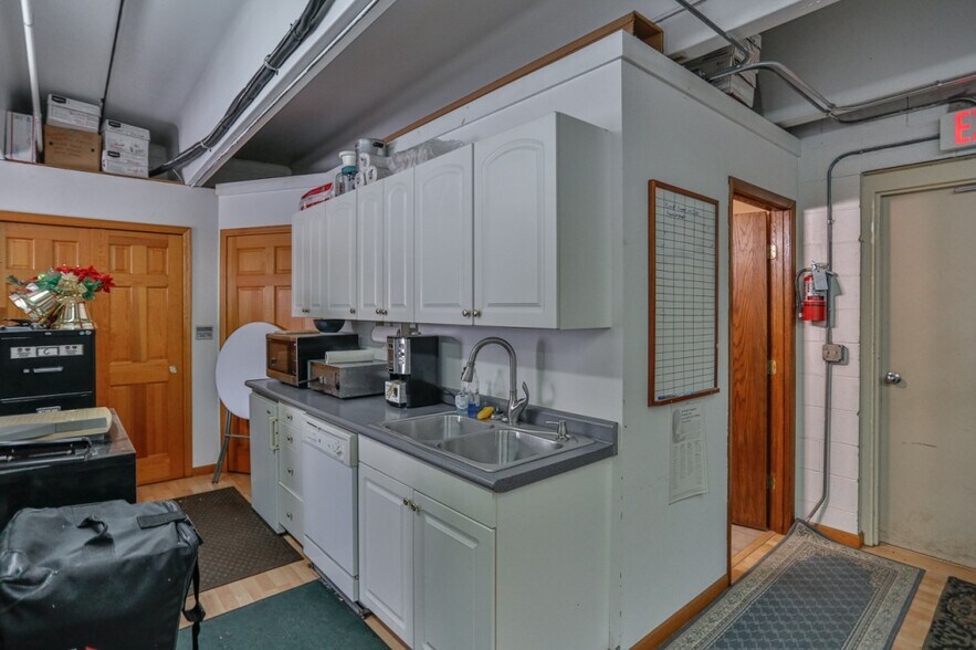 More Photos Of 711 3rd St, Marathon Manufacturing For Sale