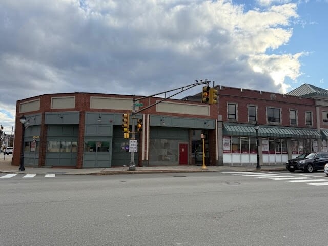 More Photos Of 888 Main St, Waltham Restaurant For Lease