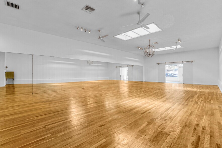More Photos Of 177 Culver Blvd, Playa Del Rey Storefront For Lease