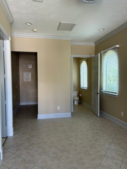 More Photos Of 12820 Willow Centre Dr, Houston Medical For Lease