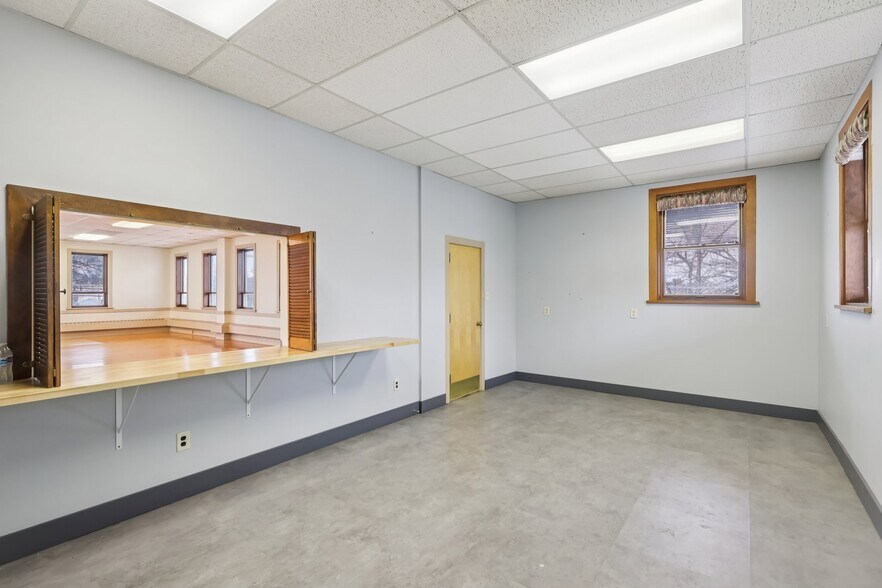 More Photos Of 2595 Yardville Hamilton Square Rd, Hamilton Office For Sale