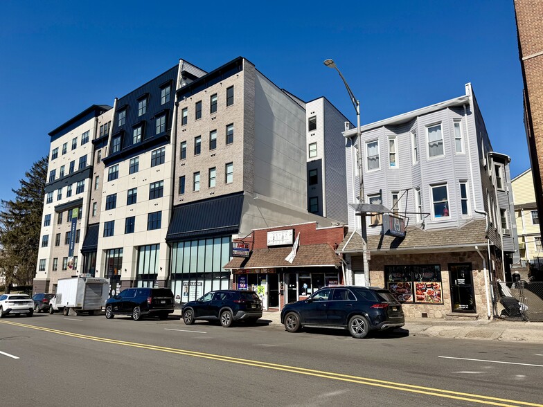 More Photos Of 467 Main St, Orange Storefront For Lease