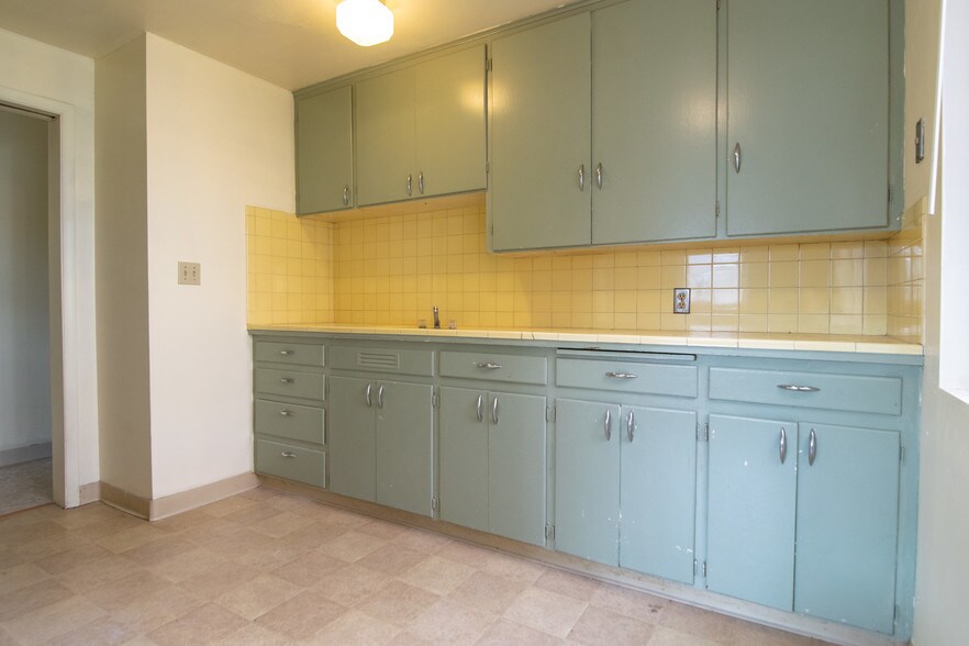 More Photos Of 527 E 1st St, Port Angeles Apartments For Sale