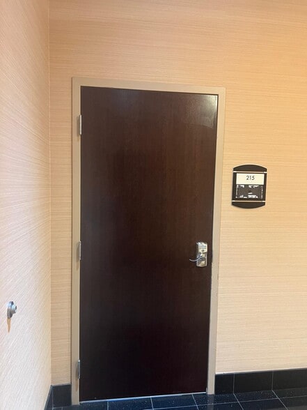 More Photos Of 13538 Village Park Dr, Orlando Office Residential For Lease