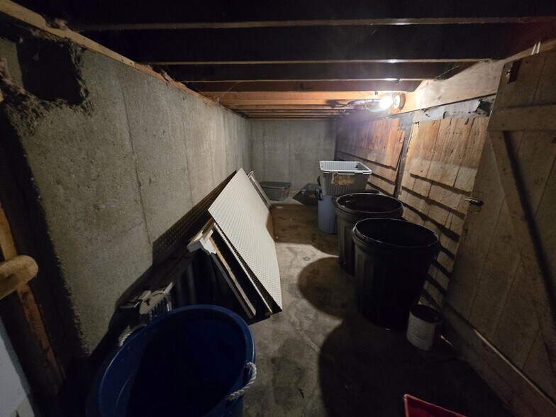 More Photos Of 631 Main St, Chatham Storefront For Lease