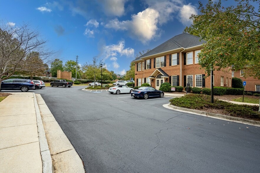 More Photos Of 295 W Crossville Rd, Roswell Office For Lease