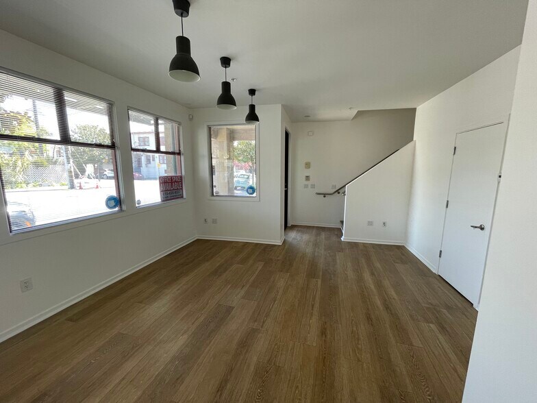 More Photos Of 6555-6557 Shattuck Ave, Oakland Office Residential For Lease
