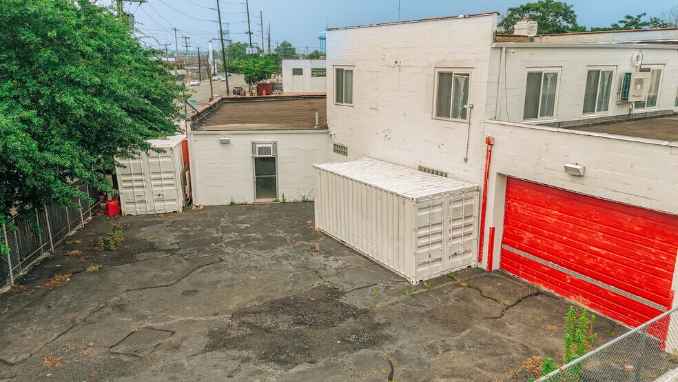 More Photos Of 20 Denton Ave, Garden City Park Service For Lease