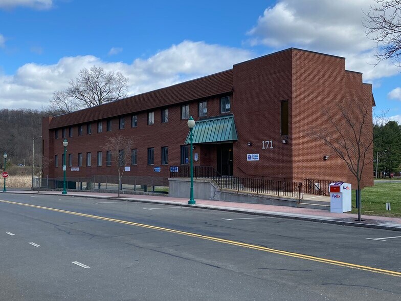 More Photos Of 171 Market Sq, Newington Office For Sale