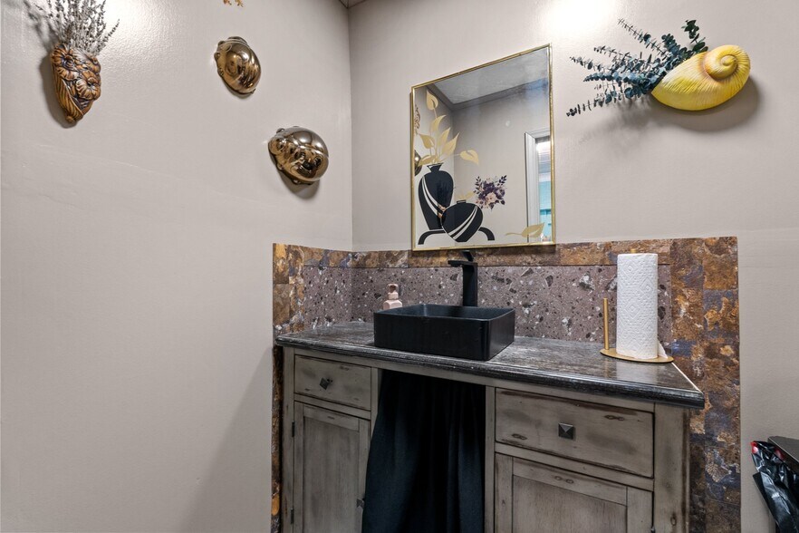 More Photos Of 403 Carthage St, Cameron General Retail For Sale