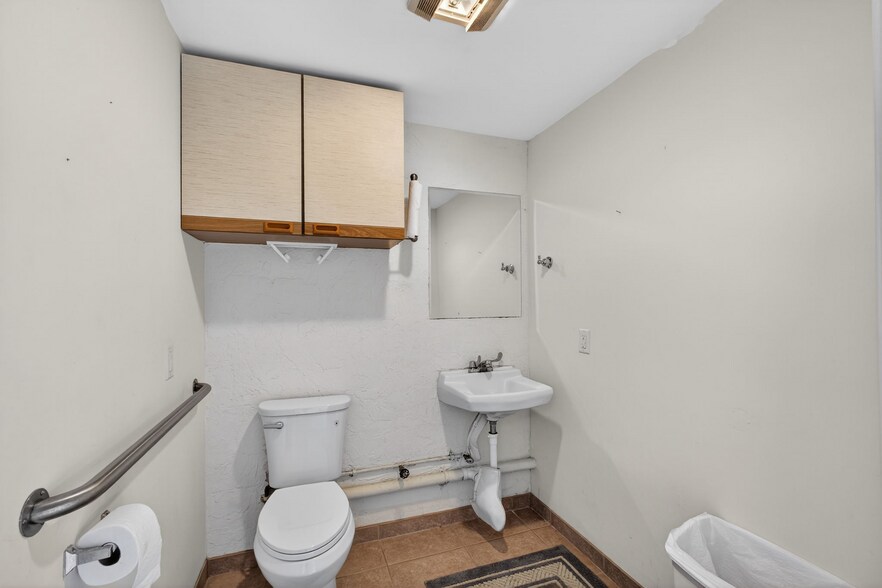 More Photos Of 3097-3117 SE Gran Park Way, Stuart Light Manufacturing For Sale