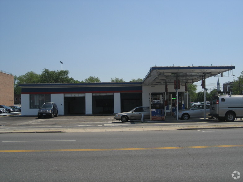 More Photos Of 131 W Merrick Rd, Freeport General Retail For Lease