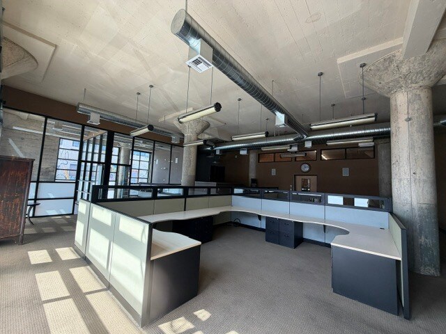 More Photos Of 437 SE Martin Luther King Jr Blvd, Portland Light Manufacturing For Lease