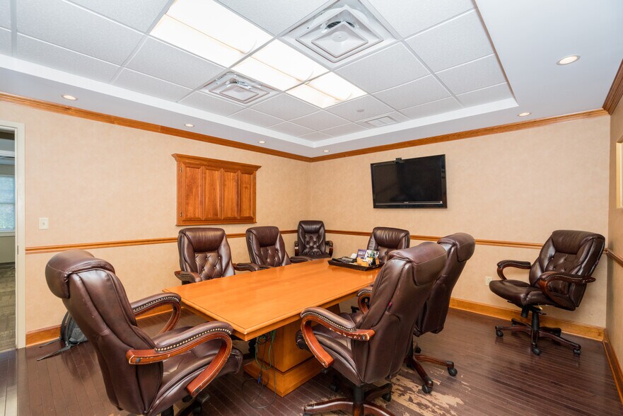 More Photos Of 120 West Ave, Saratoga Springs Office For Sale