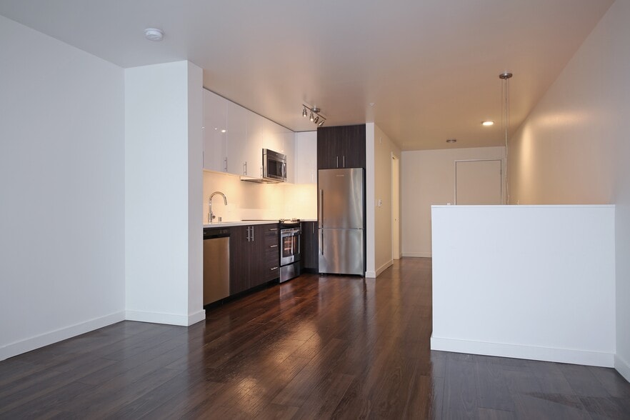 More Photos Of 900 NE 65th St, Seattle Apartments For Lease
