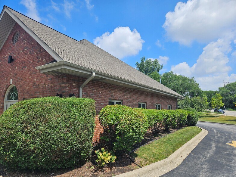 Primary Photo Of 6400 W College Dr, Palos Heights Medical For Lease