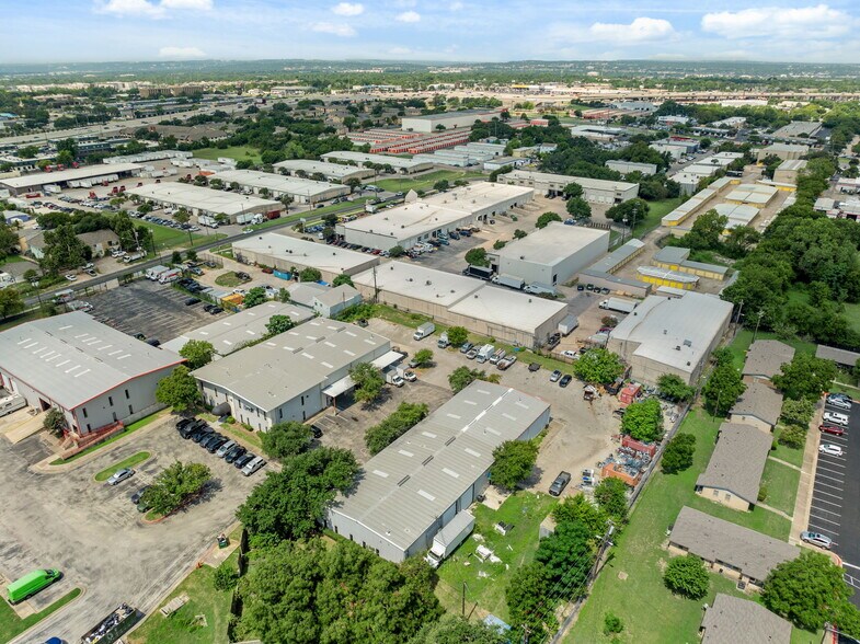 More Photos Of 204 W Powell Ln, Austin Warehouse For Lease