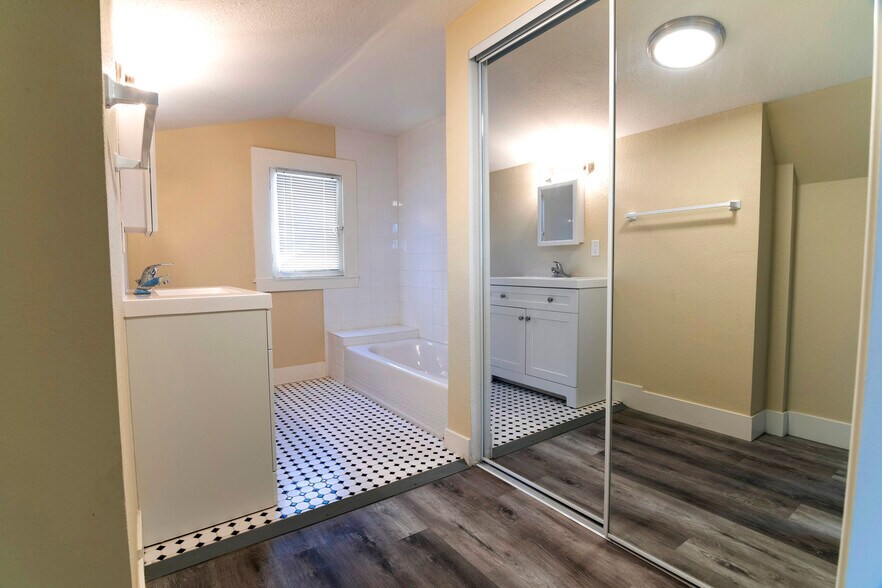 More Photos Of 1703 Toberman St, Los Angeles Apartments For Sale