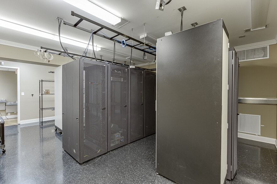 More Photos Of 743 Church St, Buford Industrial For Sale