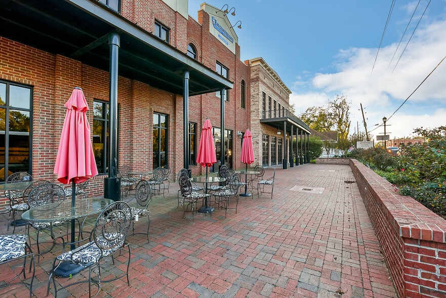 More Photos Of 21123 Eva St, Montgomery Medical For Lease