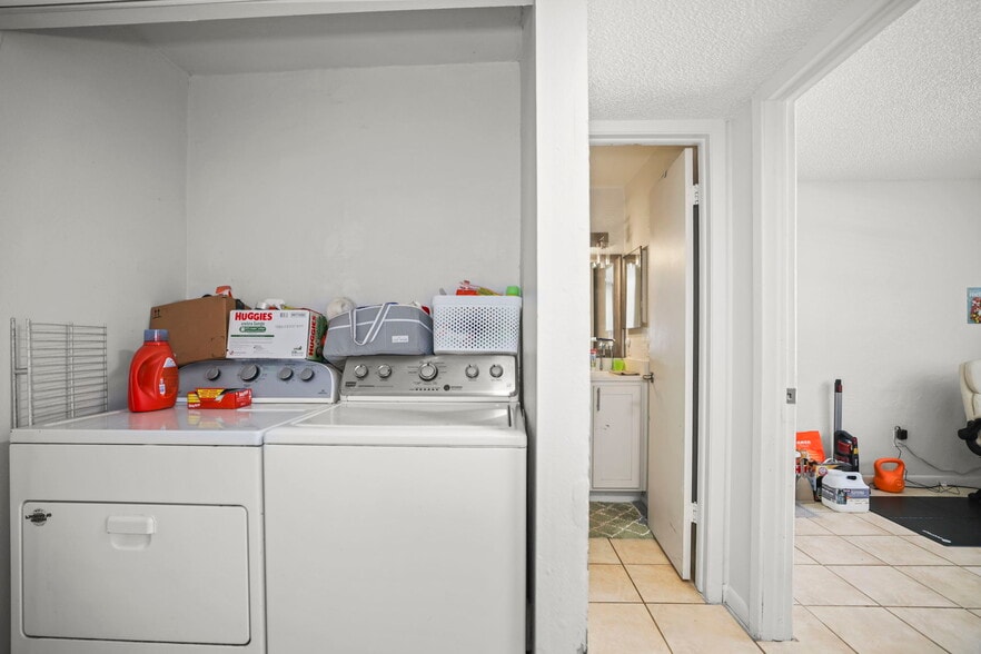 More Photos Of 7108 S Kissimmee St, Tampa Multifamily For Sale