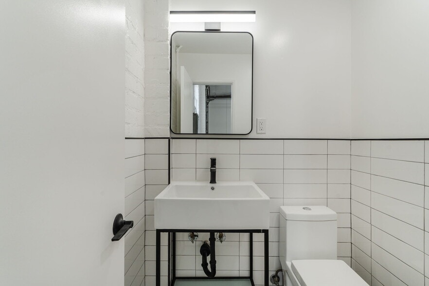 More Photos Of 8210 Lankershim Blvd, North Hollywood Warehouse For Lease