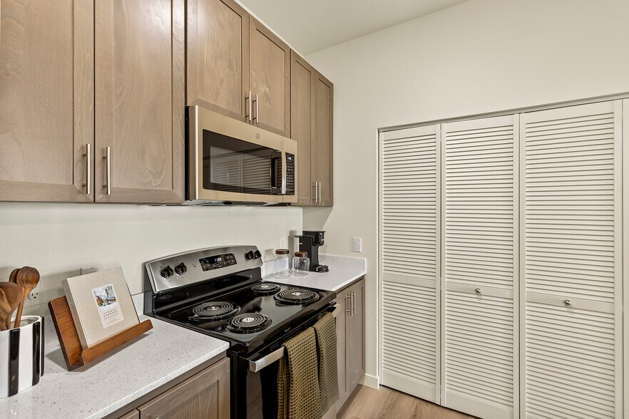 More Photos Of 7011 NE 126th St, Vancouver Apartments For Sale