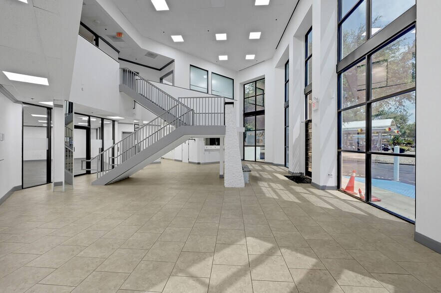 More Photos Of 1124 Blalock Rd, Houston Warehouse For Lease
