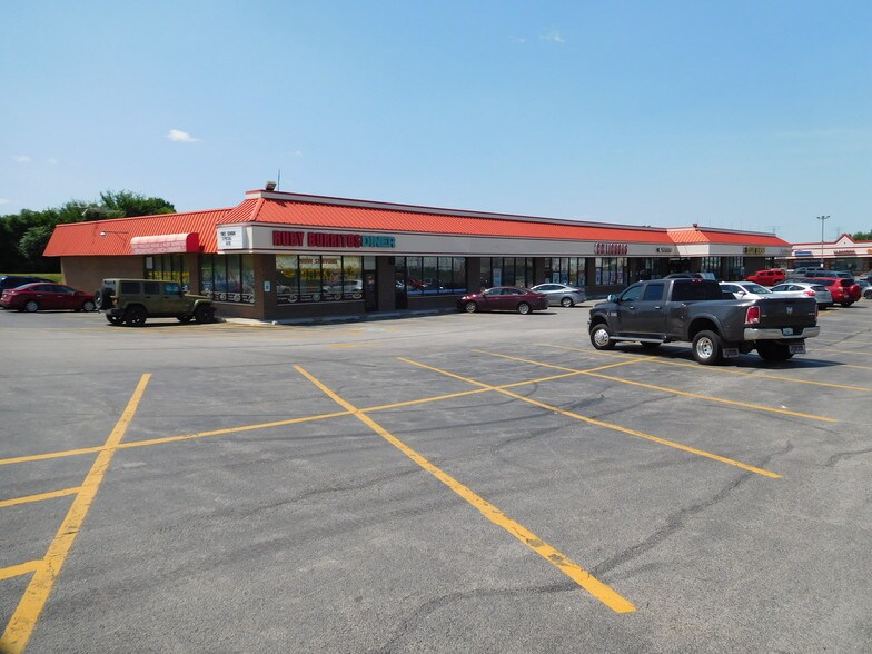 More Photos Of 506-524 W Mondamin St, Minooka General Retail For Lease