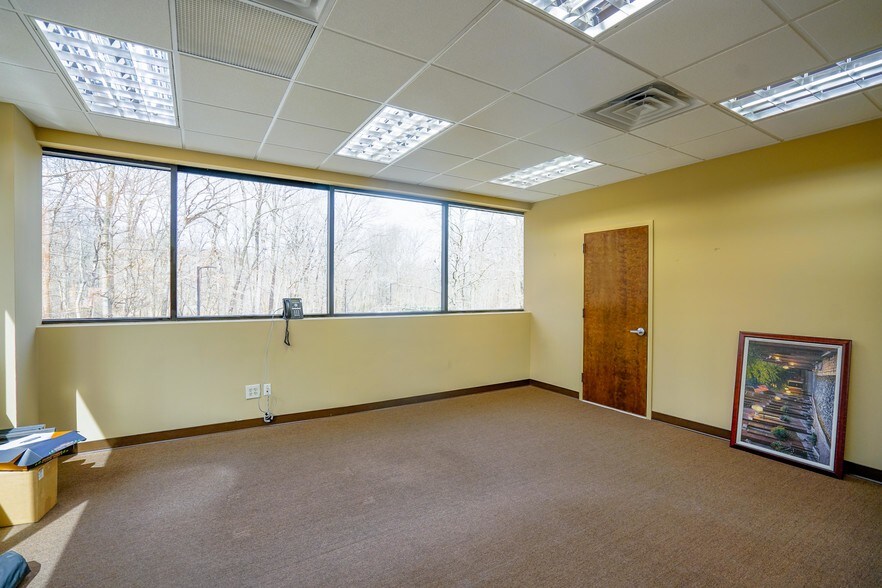 More Photos Of 1000 South Ave, Staten Island Office For Lease