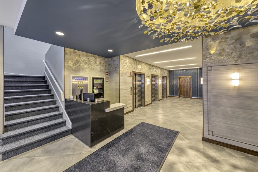 More Photos Of 100 N LaSalle St, Chicago Office For Lease