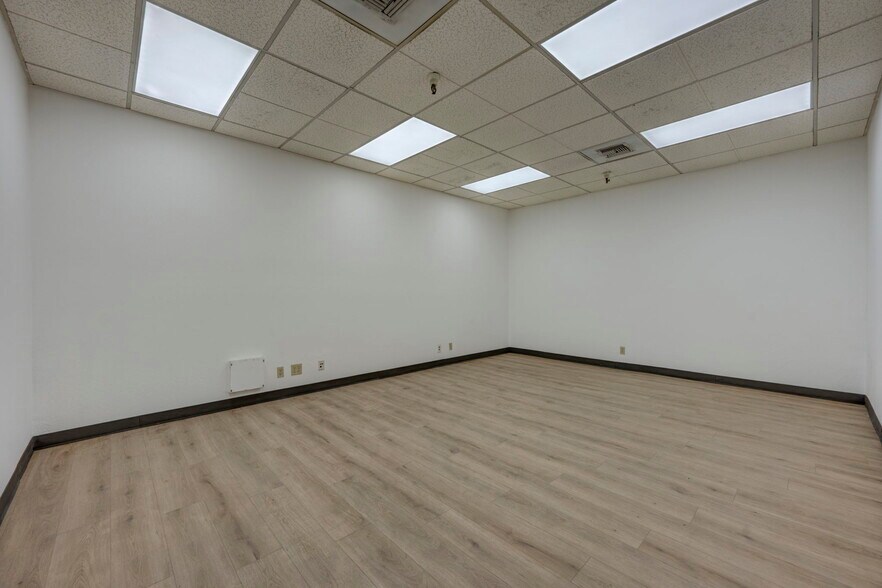 More Photos Of 575-585 Reactor Way, Reno Distribution For Lease