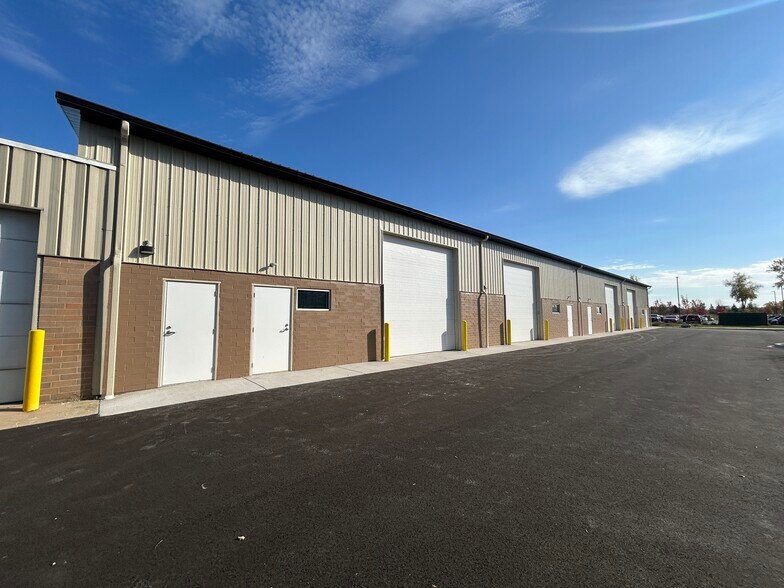 More Photos Of 620 Progress Ave, Munster Warehouse For Lease