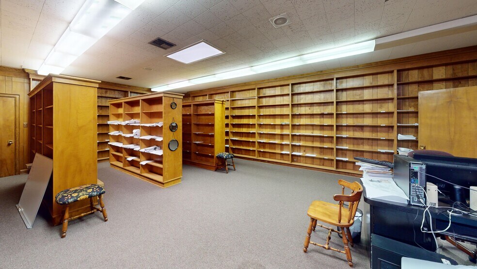 More Photos Of 110 N Main St, Henderson Office For Sale