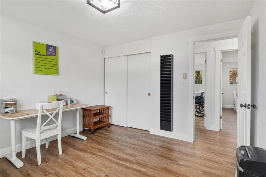 More Photos Of 2115 E 27th St, Vancouver Office For Sale