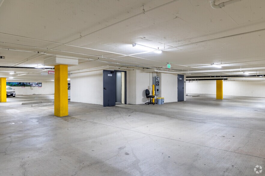 More Photos Of 600 W Broadway, Glendale Office For Lease