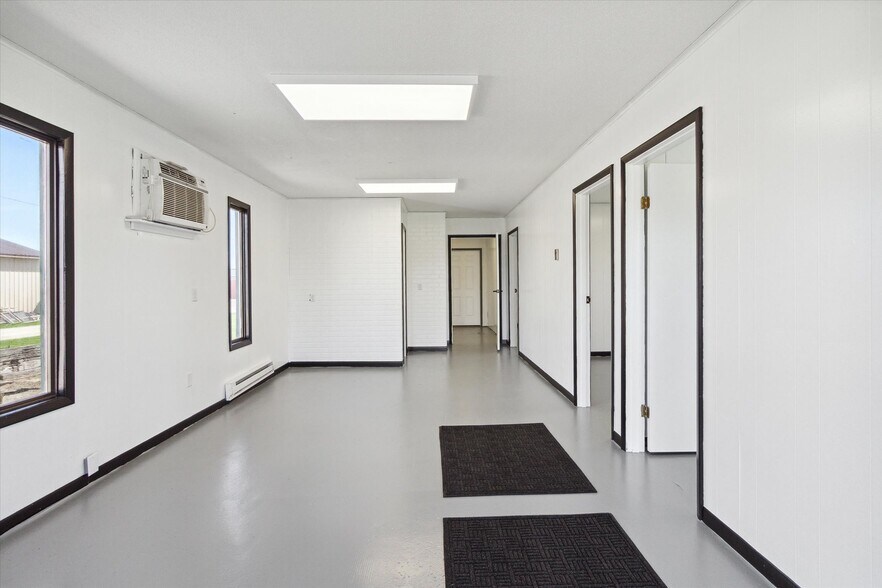 More Photos Of 1395 W Monroe Rd, Saint Louis Office For Sale