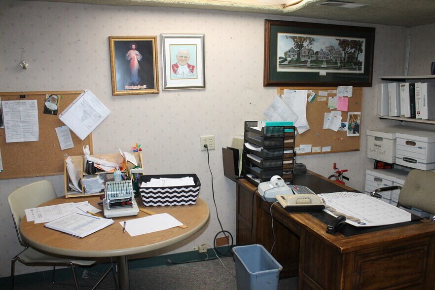 More Photos Of 325 W Elm St, Sycamore General Retail For Sale