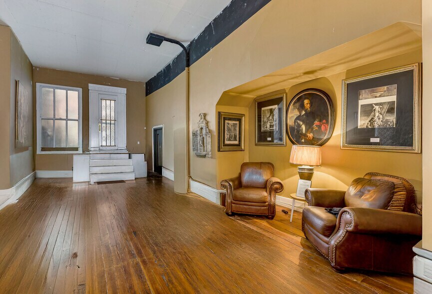 More Photos Of 6 W 4th St, Cincinnati Storefront Retail Office For Sale