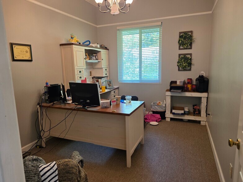 More Photos Of 21 New Orleans Rd, Hilton Head Island Office For Sale