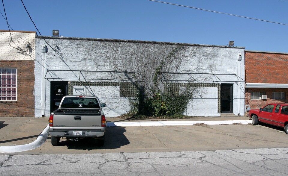 More Photos Of 1341 Plowman Ave, Dallas Light Manufacturing For Lease