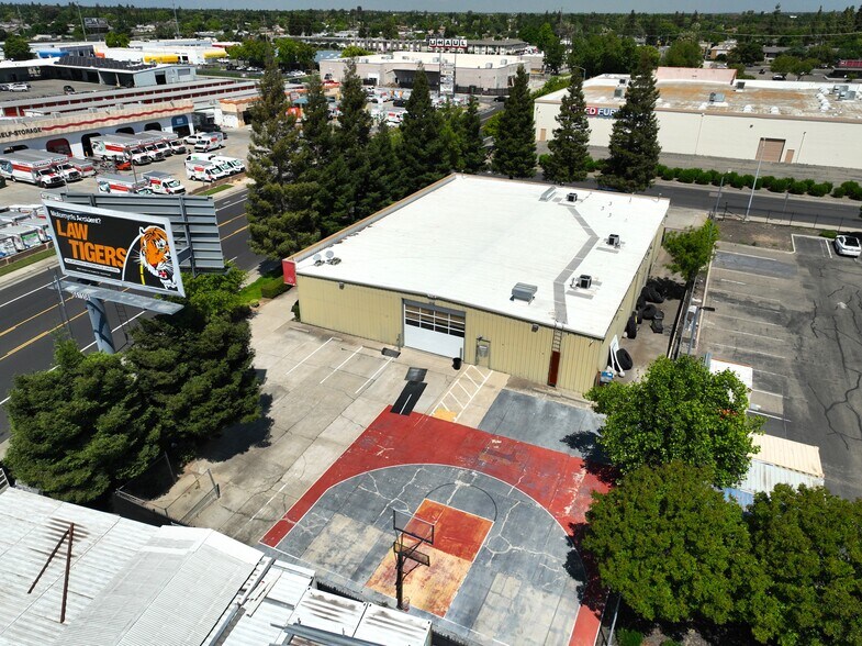 More Photos Of 906 Tommydon Dr, Stockton Warehouse For Lease