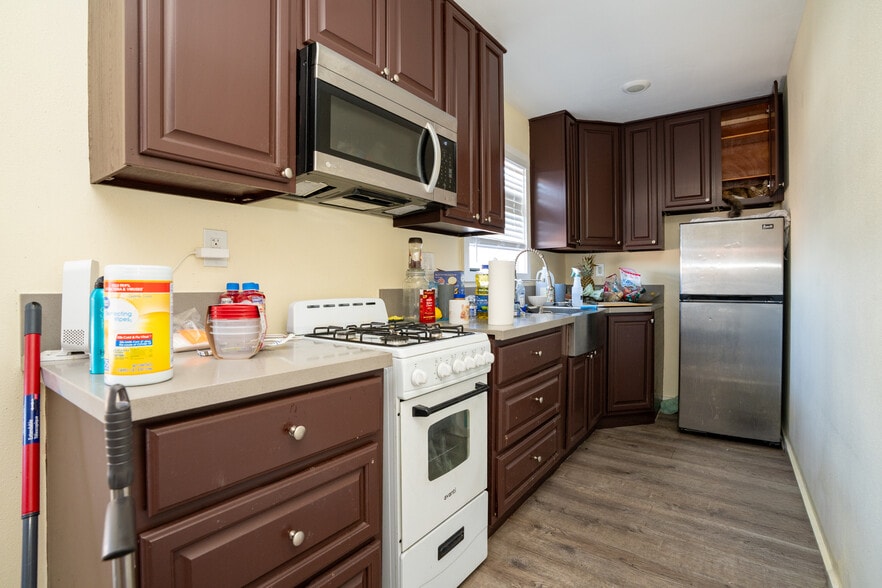 More Photos Of 1412 W Florence Ave, Los Angeles Apartments For Sale