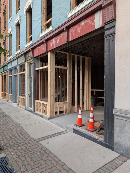 More Photos Of 12 S Market St, Troy Storefront Retail Office For Lease