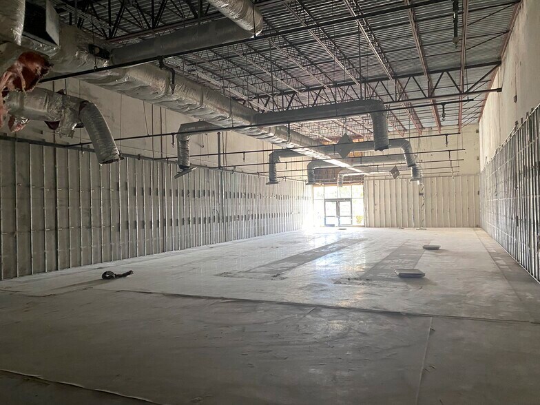 More Photos Of 10045 S US Highway 1, Port Saint Lucie General Retail For Lease
