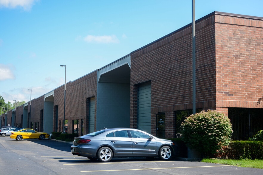 More Photos Of 888 E Belvidere Rd, Grayslake Warehouse For Lease