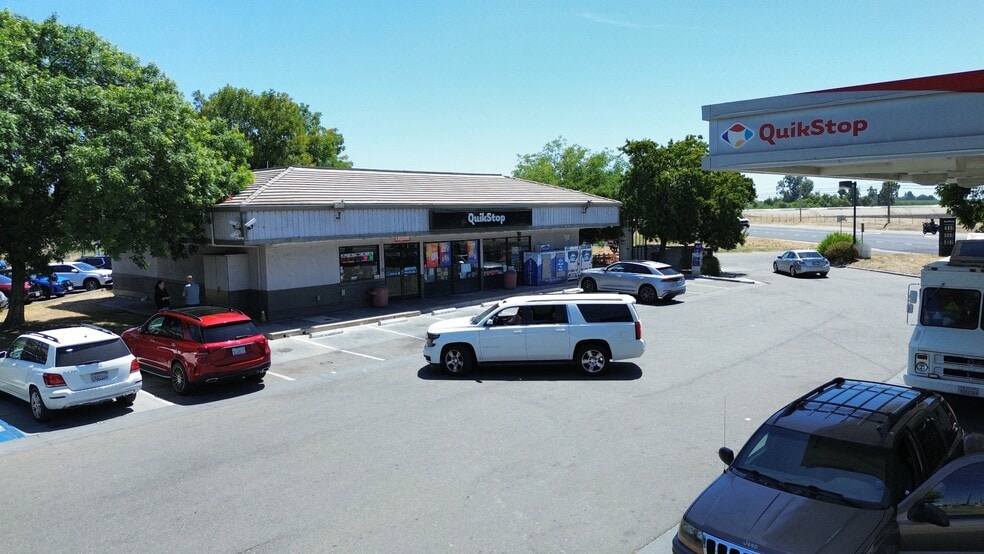 More Photos Of 1301 E Service Rd, Ceres Service Station For Sale