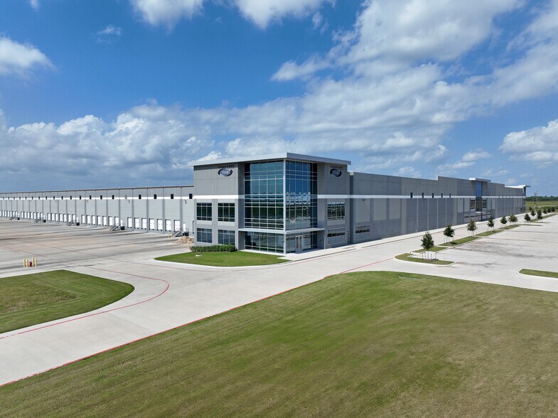 More Photos Of 7505 Fisher Rd, Baytown Unknown For Lease