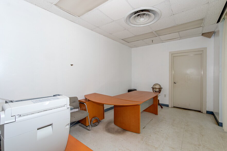 More Photos Of 1664 Sharon Rd, Washington Warehouse For Sale